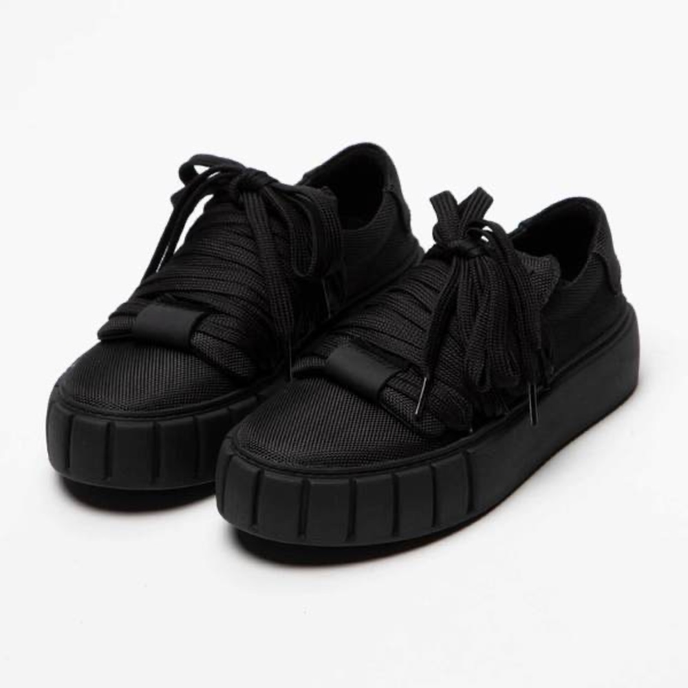 PRIMURY • SNEAKERS